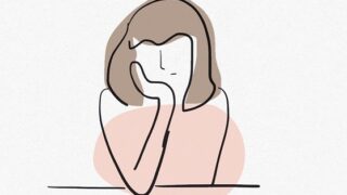 悩む　女性　親